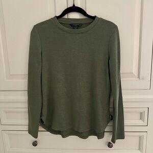 Banana Republic Luxespun Green Long Sleeve Top Size small